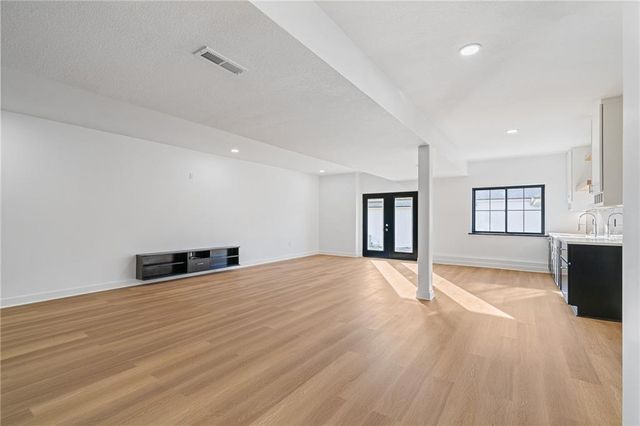 804 SE Pine Court, Blue Springs, MO 64014