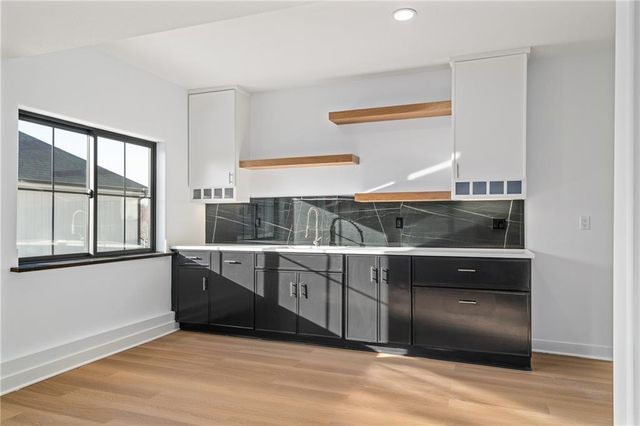 804 SE Pine Court, Blue Springs, MO 64014