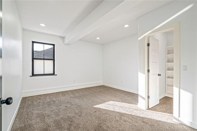 804 SE Pine Court, Blue Springs, MO 64014