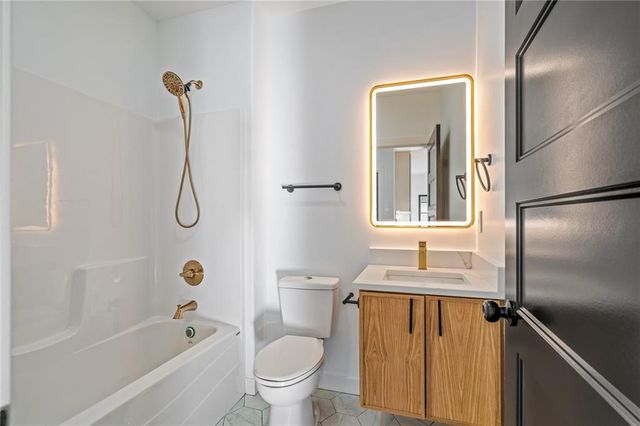 804 SE Pine Court, Blue Springs, MO 64014