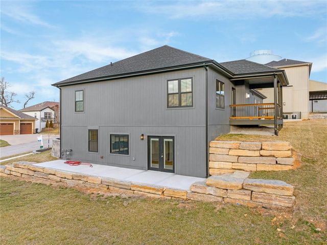 804 SE Pine Court, Blue Springs, MO 64014