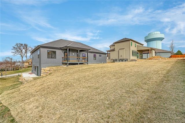 804 SE Pine Court, Blue Springs, MO 64014