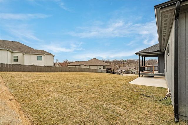 804 SE Pine Court, Blue Springs, MO 64014