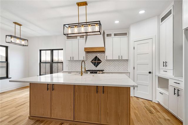 804 SE Pine Court, Blue Springs, MO 64014