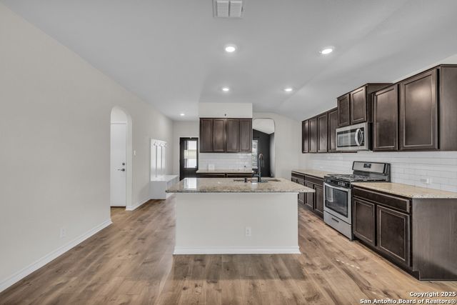 952 Brown Thrasher, San Antonio, TX 78253