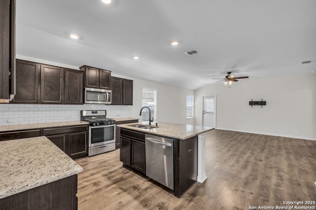 952 Brown Thrasher, San Antonio, TX 78253