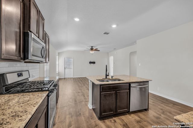 952 Brown Thrasher, San Antonio, TX 78253