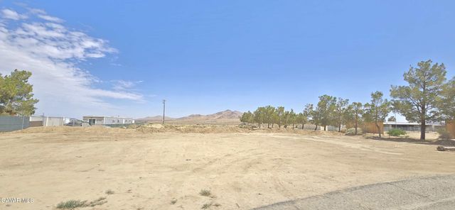 17900 Mossdale Avenue, Lake Los Angeles, CA 93535