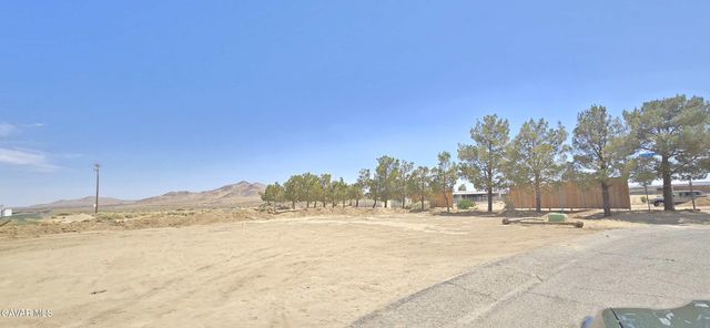 17900 Mossdale Avenue, Lake Los Angeles, CA 93535
