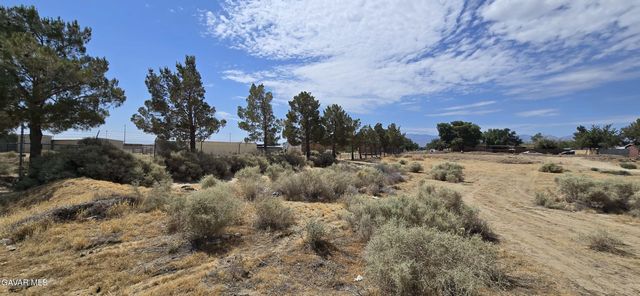 17900 Mossdale Avenue, Lake Los Angeles, CA 93535