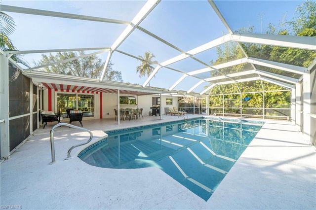 59 Wickliffe DR, Naples, FL 34110