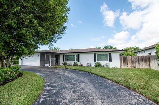 59 Wickliffe DR, Naples, FL 34110