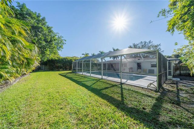 59 Wickliffe DR, Naples, FL 34110