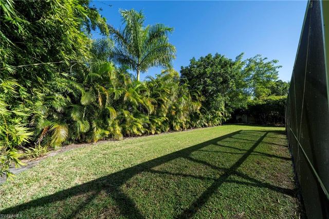 59 Wickliffe DR, Naples, FL 34110