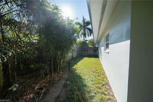 59 Wickliffe DR, Naples, FL 34110