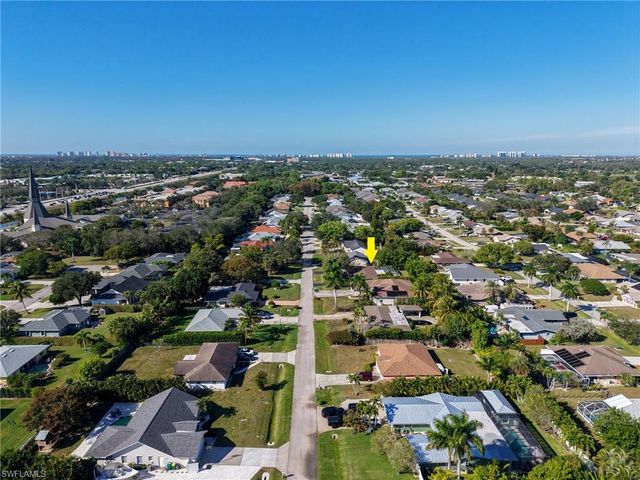 59 Wickliffe DR, Naples, FL 34110