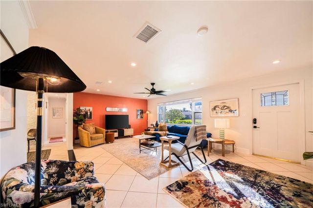 59 Wickliffe DR, Naples, FL 34110