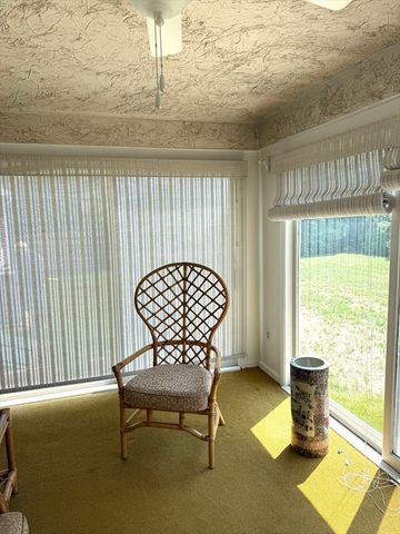 6 Gross Ln, Easthampton, MA 01027