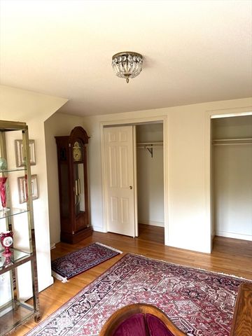 6 Gross Ln, Easthampton, MA 01027
