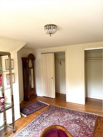 6 Gross Ln, Easthampton, MA 01027
