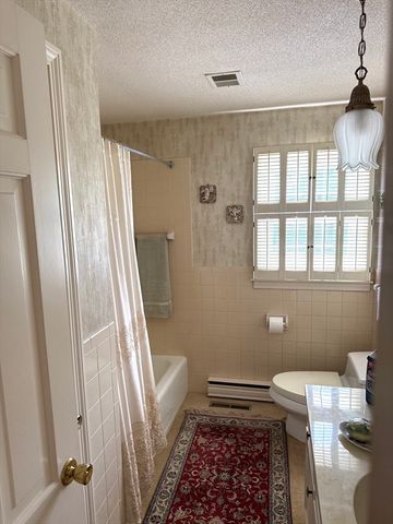 6 Gross Ln, Easthampton, MA 01027