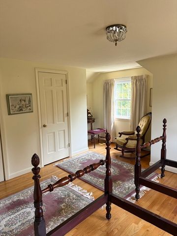 6 Gross Ln, Easthampton, MA 01027