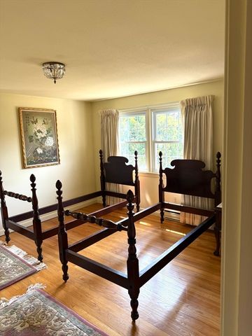 6 Gross Ln, Easthampton, MA 01027