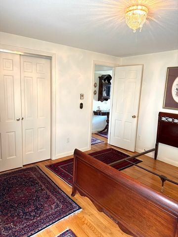 6 Gross Ln, Easthampton, MA 01027