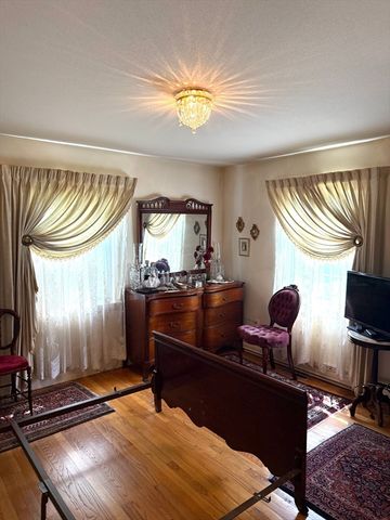 6 Gross Ln, Easthampton, MA 01027