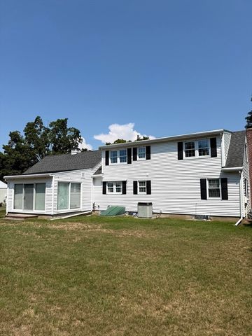 6 Gross Ln, Easthampton, MA 01027