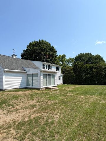6 Gross Ln, Easthampton, MA 01027