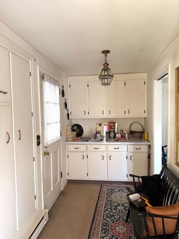 6 Gross Ln, Easthampton, MA 01027