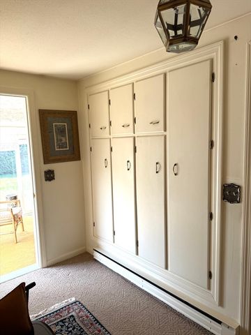6 Gross Ln, Easthampton, MA 01027