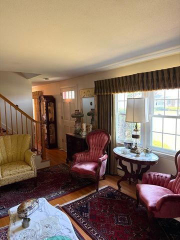 6 Gross Ln, Easthampton, MA 01027