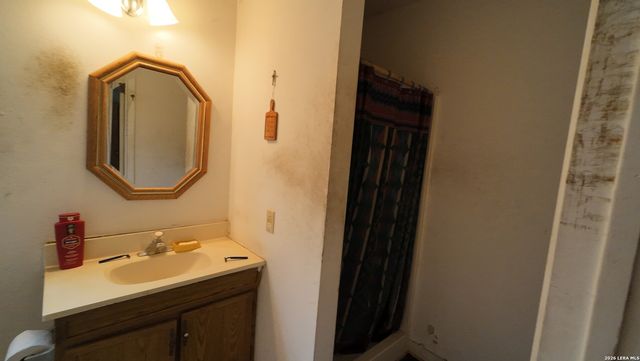 1196 LOWER MASON CREEK RD, Bandera, TX 78003