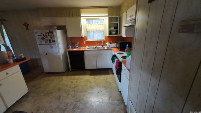 1196 LOWER MASON CREEK RD, Bandera, TX 78003