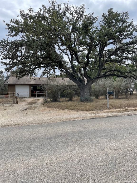 1196 LOWER MASON CREEK RD, Bandera, TX 78003