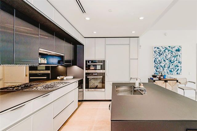 300 E Collins Ave 2D, Miami Beach, FL 33139