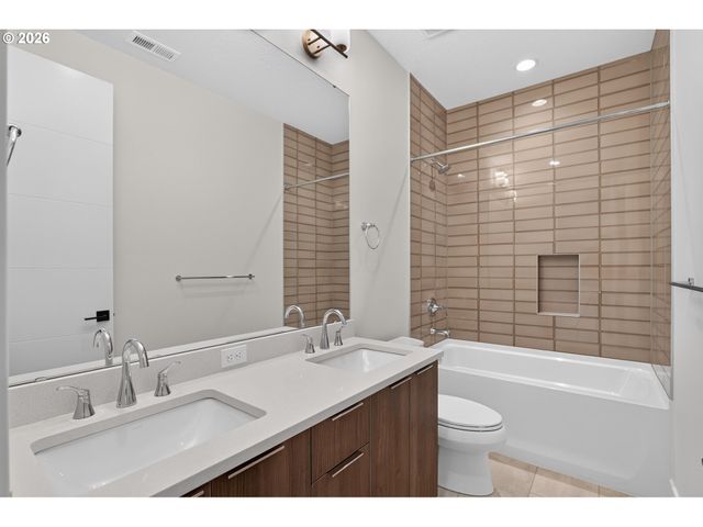 7802 Nw 156TH Ter, Portland, OR 97229