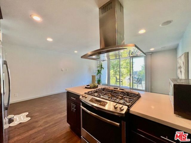 1920 Hillcrest Road 8, Los Angeles, CA 90068