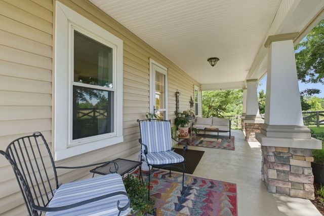 1300 Oak Grove Rd, Dickson, TN 37055