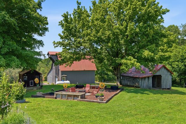 1300 Oak Grove Rd, Dickson, TN 37055