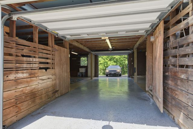 1300 Oak Grove Rd, Dickson, TN 37055