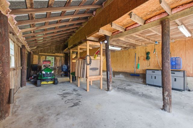 1300 Oak Grove Rd, Dickson, TN 37055