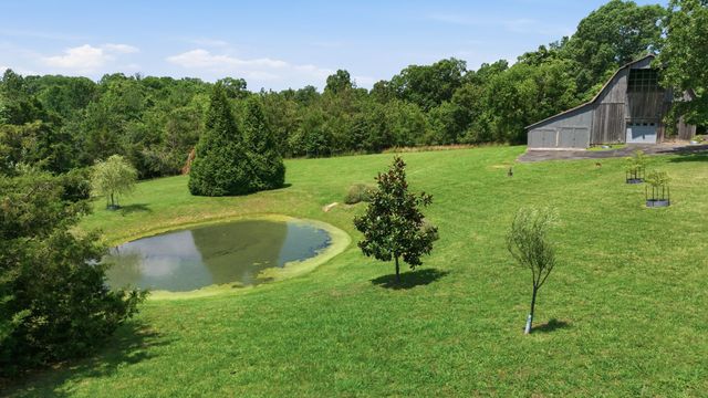 1300 Oak Grove Rd, Dickson, TN 37055