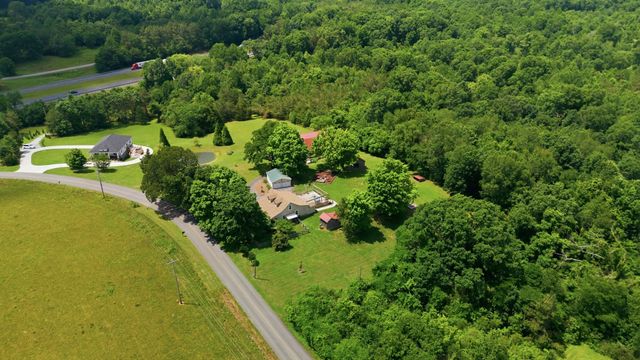 1300 Oak Grove Rd, Dickson, TN 37055