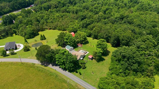 1300 Oak Grove Rd, Dickson, TN 37055