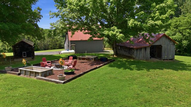 1300 Oak Grove Rd, Dickson, TN 37055