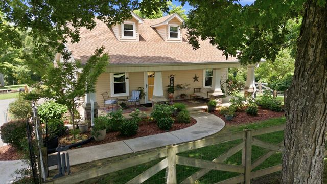 1300 Oak Grove Rd, Dickson, TN 37055