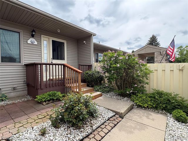 62401 Raleigh Court 4, South Lyon, MI 48178